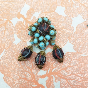Vintage 1930s unsigned Miriam HASKELL wood bead pin / brooch / Deco era hand-beaded HASKELL brooch / HASKELL style pin with wood beads