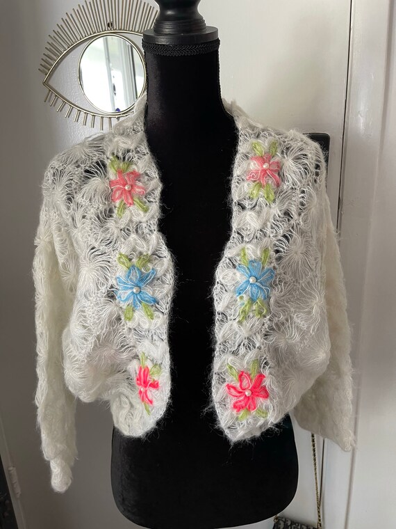 50s white WEBBED KNIT CARDIGAN with floral and pe… - image 2