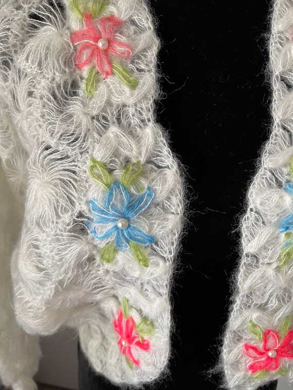 50s white WEBBED KNIT CARDIGAN with floral and pe… - image 3