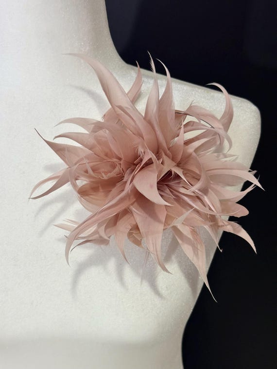 Pink Dusty Rose Mauve Feather Brooch Pin, Oversized Feather boutonniere pin, Pink Dusty Rose Pink Feather Pin, 3D Feather Brooch Corsage