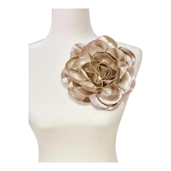 Gold Metallic Flower Pin, Large Gold Flower Pin, Christmas Brooch, Oversized Flower Corsage Pin Boutinerre, Big Gold Brooch