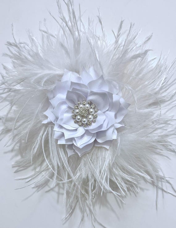 White Feather Fascinator Clip, le diner en blanc fascinator, white party wedding Hairpiece, Kentucky Derby Hat Fascinator clip