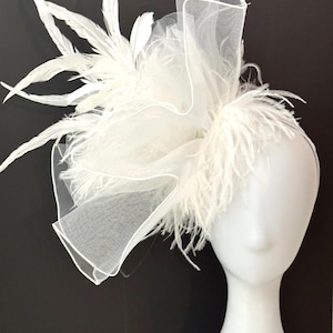 Le diner en Blanc Fascinator Hat, White Party Fascinator Hat, White Feather Derby Hat, White Church Hat Sheer White Wedding Fascinate Hat