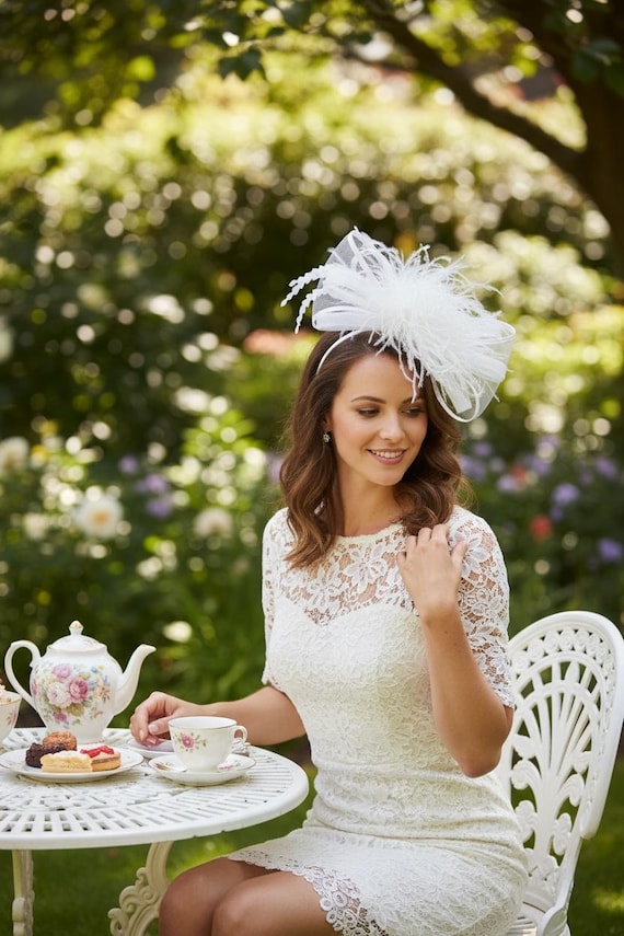 White Bow Fascinator Hat, Le Diner en Blanc Fascinator,Wedding Bridal White Feather Hat, Derby Hat,Tea Party Hat, White Wedding Bow Hat