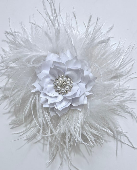 le diner en blanc fascinator, white party feather clip, wedding Hairpiece, Kentucky Derby Hat Fascinator clip, flower feather Fascinator
