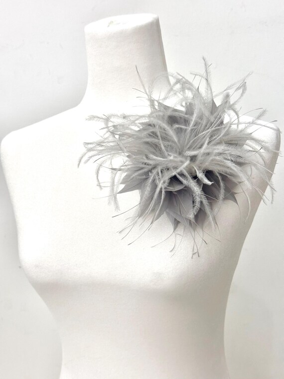 Silver Feather Brooch, Oversized Feather Brooch Pin, Flower Boutonniere, 3-D Silver Grey Feather Pin /Clip, Lapel Brooch, Wedding Brooch