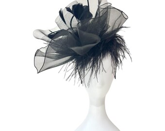 Cappello fascinator con piume nere, Cappello fascinator nero, Cappello fascinator moderno ed elegante con piume di struzzo, Fascinator per il Kentucky Derby, Cappello fascinator personalizzato,