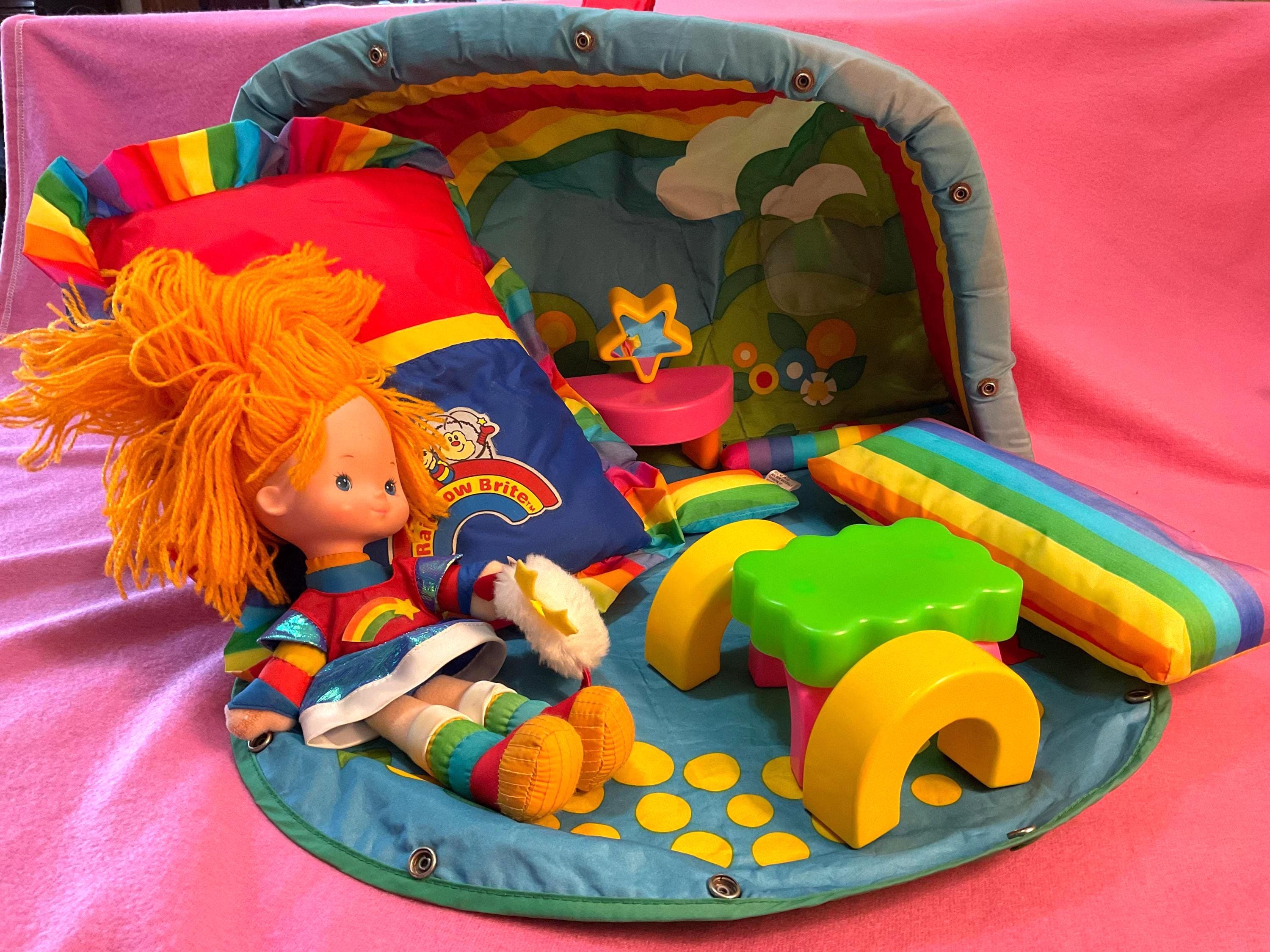 Rainbow Brite - Mattel - Accessoire Poupée 45cm - Doll Carrier / Sac De Transport P Image 527514 Grande Rainbow Brite - Mattel - Accessoire Poupée 45cm - Doll Carrier / Sac De Transport P Image 527514 Grande