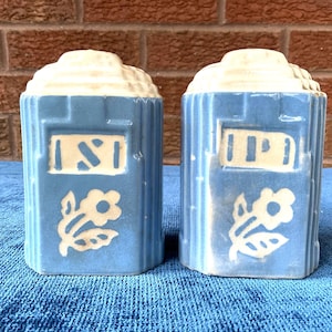 Saleiro e pimenteiro Harker Blue Pottery, Saleiro e pimenteiro Harker Rose Pottery, Saleiro e pimenteiro Arranha-céus Harker Pottery