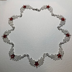 Lacy Filigree Scalloped FLOWER GARLAND VICTORIAN Style Silver Plated Metal Lace Necklace with Red Acrylic Crystal flowers