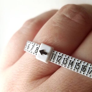 What&#39;s My Ring Size? | Easy Ring Sizer for at Home | Find Your Ring Size, Sizes 1-17, Reusable Personal Ring Sizer Tool, Adjustable Fit