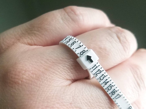 USA Ring Sizer Measure Tool Gauge Plastic Finger Sizing Finder Reusable  1-17