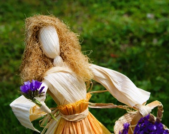 Muñeca de hojas de maíz de primavera
