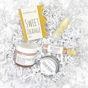 Happy day Spa Gift Set, Body Scrub, Bath Salt, Soap, Lip Balm, Hand Balm, Spa Party, Relax