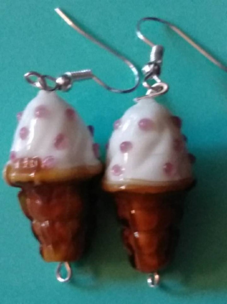 Vanilla ice cream cone with pink sprinkles earrings