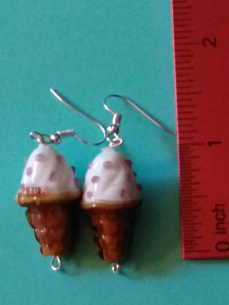Vanilla ice cream cone with pink sprinkles earrings