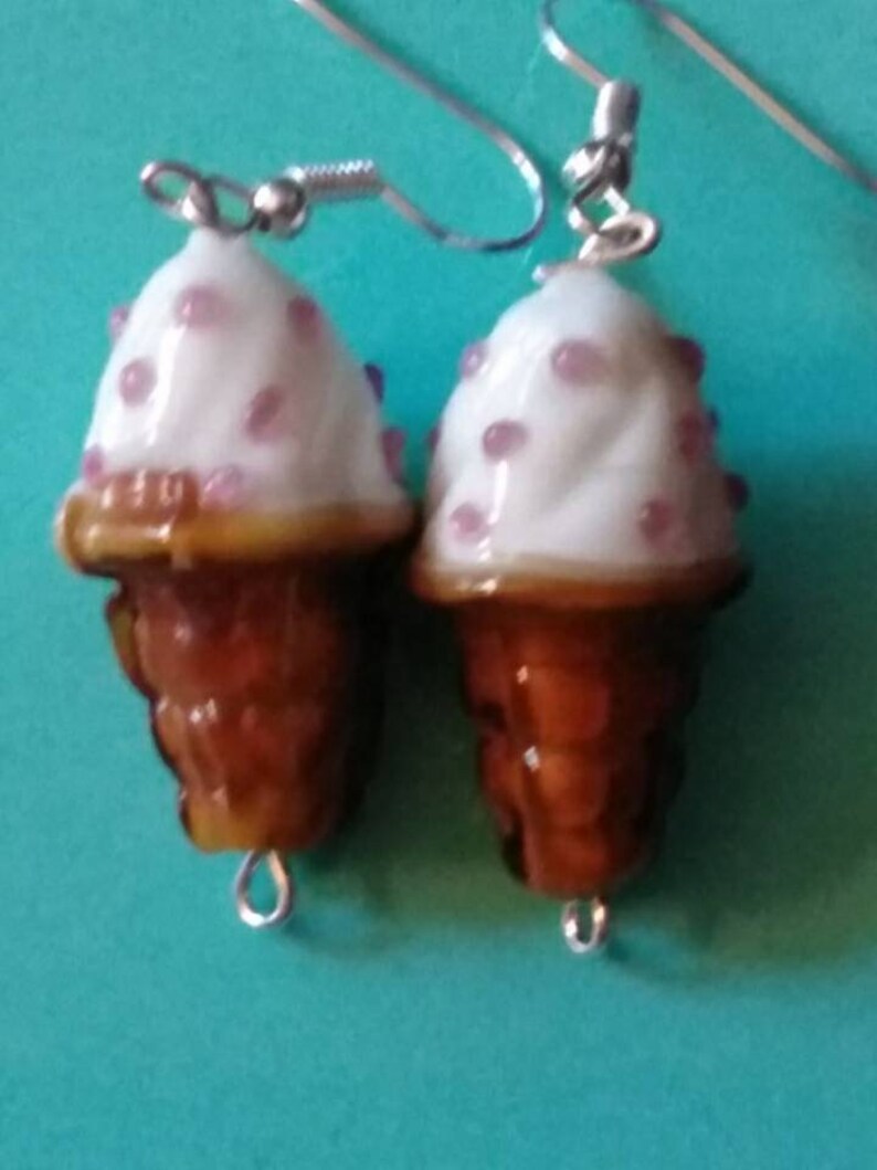 Vanilla ice cream cone with pink sprinkles earrings