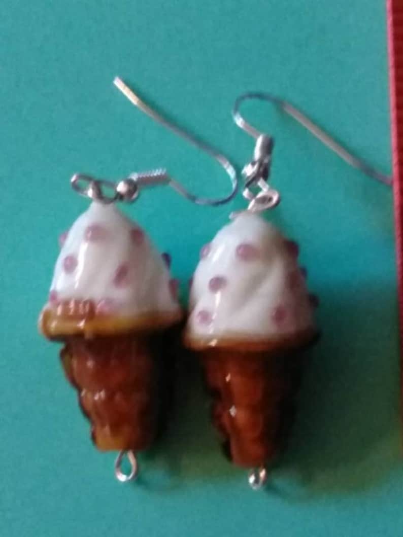 Vanilla ice cream cone with pink sprinkles earrings