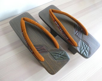 Japanese vintage clogs, "geta" - wooden - hand carved - lacquered - fabric thongs - small size - WhatsForPudding #3338