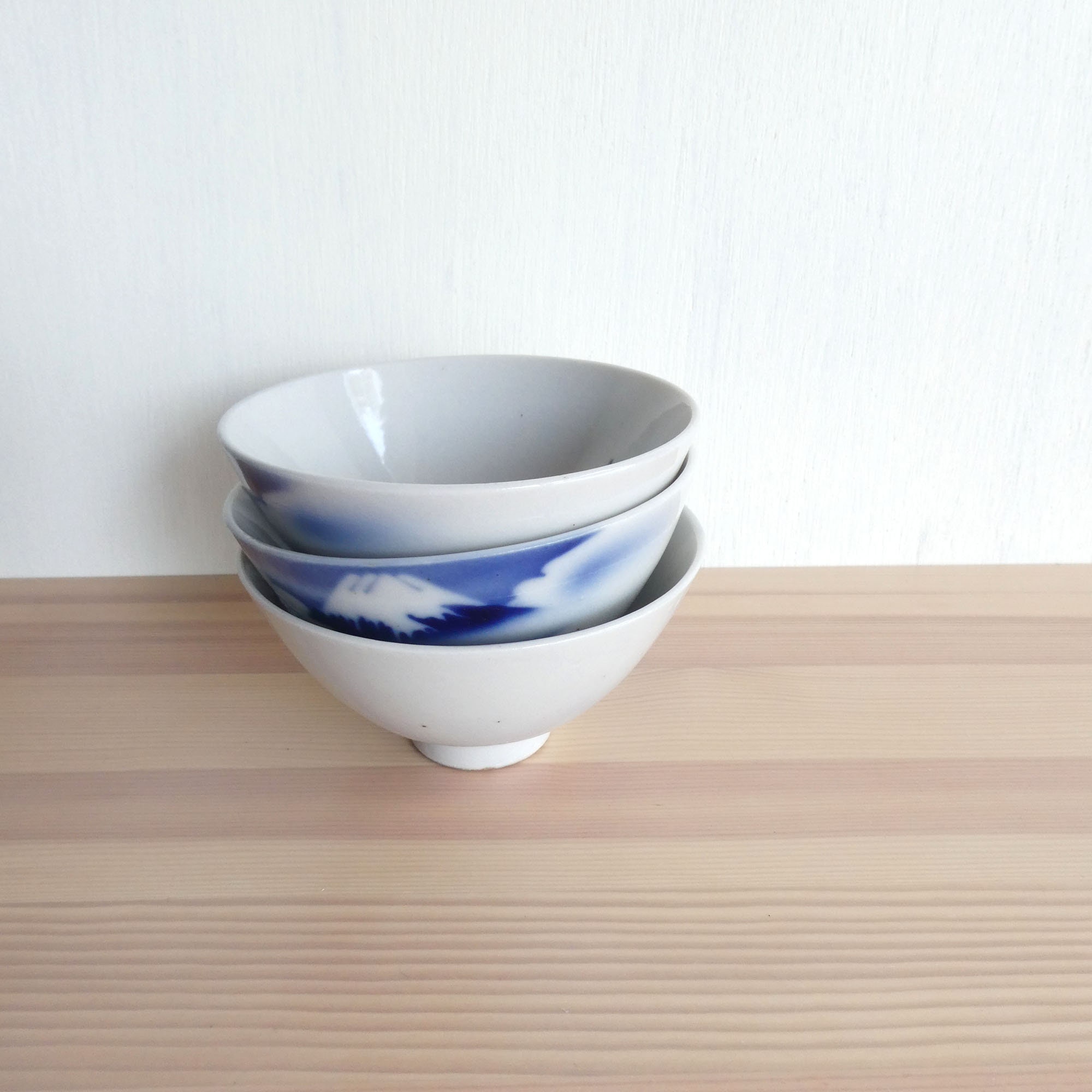 Japanese 4.25"D Porcelain Red Nami Tokusa Lines Rice Bowl Made in Japan 