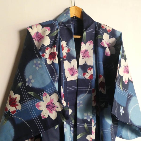 Japanese vintage yukata - women's summer cotton kimono - lilies - hip size 37"- 42" (95-105cm) - WhatsForPudding #3698