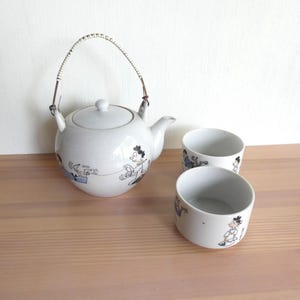 Set of porcelain teapot and cups - Japanese vintage - cartoon Sazae-san - 1954 novelty item - WhatsForPudding #3942