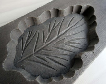 Sugar cake mould, "kashigata" - Japanese vintage - wooden mould - leaf - WhatsForPudding #3512