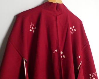 Kimono jacket - Japanese vintage - red - tie-dyed wild flower pattern - 100% silk - WhatsForPudding #3692