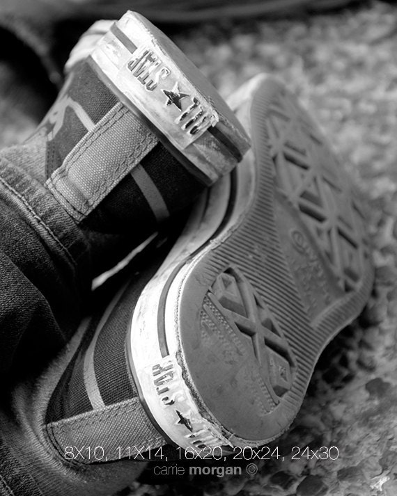 White 2025 converse wallpaper