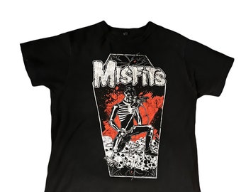 Fantastic Early 2000’s Misfits shirt size medium