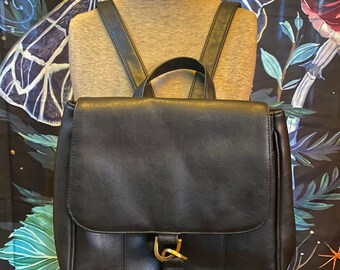 Epic vintage vegan leather 1990’s spacious  Cherokee backpack