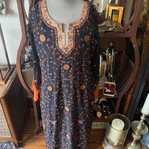 Stunning vintage bohemian embroidered tie dye embellished black and orange Indian kaftan dress size 4