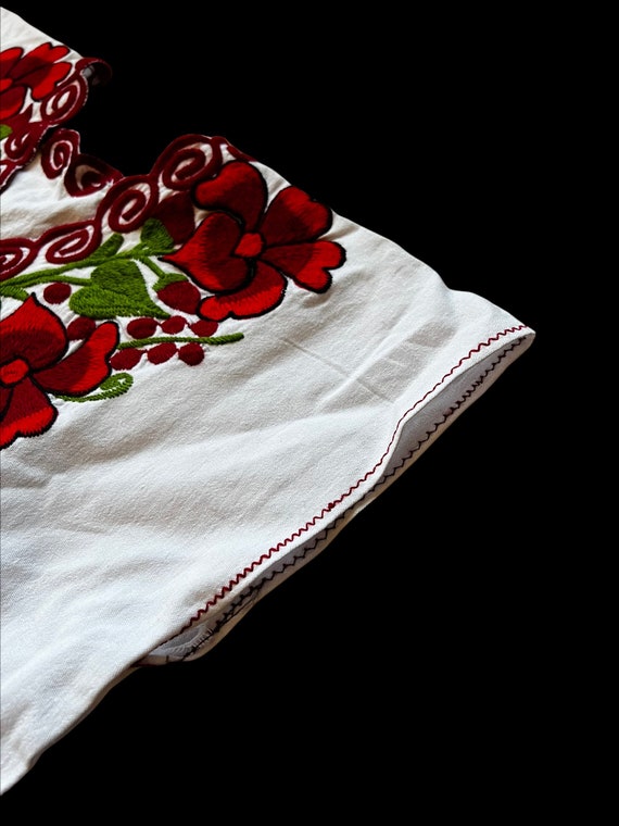 Stunning vintage soft scalloped embroidered flora… - image 3