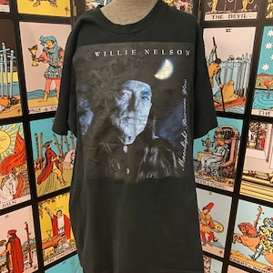 Fantastic vintage Willie Nelson moonlight becomes you distressed 1990’s tour shirt size Large