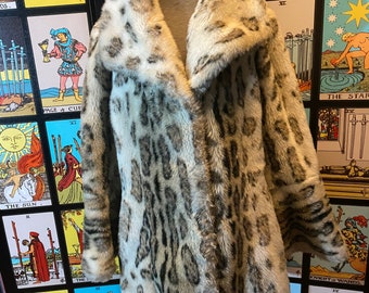 Breathtaking bell sleeve leopard faux fur vintage 1950’s baby doll coat by Hartmans for Priscilla Modes made in Scotland