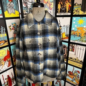 fantastic well made vintage thick plaid 90’s LIMITED boxy cropped button up flannel ladies size s
