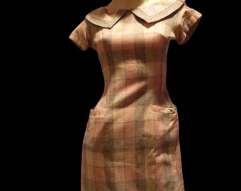 SALE retro circa 1950 soft fine wool plaid peter pan collar  dress that is super flattering size small medium