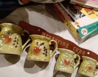 Ensemble de tasse à mesurer vert avocat en céramique japonaise avec plaque murale neuve dans la boîte rétro