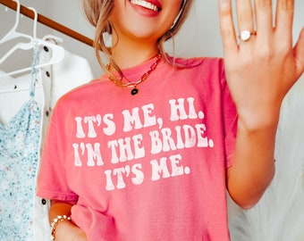 Gift for Bride, Funny Bride Shirt, Engagement Gift, Its Me Hi Im the Bride Its Me, Retro Groovy Bride Shirt, Funny Bride gift