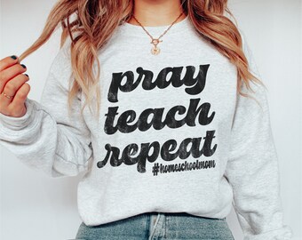 Homeschool Mom Shirt, Pray Teach Repeat, Homeschool Mama Sweatshirt, Homeschool Shirt, Homeschooling Mom Gift, Retro Mom Shirt