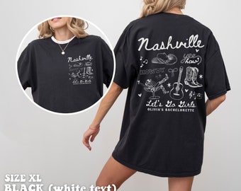 Può includere: Maglietta nera con testo bianco che dice "Nashville Let's Go Girls Olivia's Bachelorette" con un design di stivali, una chitarra, un cappello e altri elementi grafici a tema country.