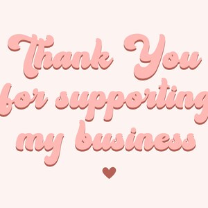 Peut inclure: Graphique num&eacute;rique avec les mots "Thank You for supporting my business" dans une police r&eacute;tro. Le texte est rose clair avec une ombre rose plus fonc&eacute;e. Un petit c&oelig;ur marron est en bas.