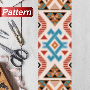 Puede incluir: Un patrón geométrico colorido con la palabra "Pattern" en una pancarta roja. El diseño presenta formas turquesas, naranjas y negras sobre un fondo crema. Herramientas de costura, como tijeras y cinta métrica, rodean el patrón sobre una superficie de madera blanca.