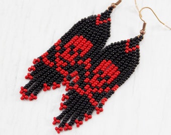 Skull earring tassel Pirate flag earrings Black horror earrings Goth earring wedding Red skull jewelry Halloween jewelry Crossbones Jewelry