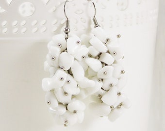 Aretes colgantes de ágata blanca atrevido estilo racimo Boho Gorgeous impresionante