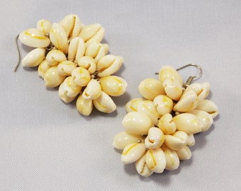 Boucles d’oreilles Shell hawaii Cowry shell bijoux Cluster boucles d’oreilles Dangle goutte boucles d’oreilles Sea Shell Beach Bijoux Natural shell tendance bijoux nautiques