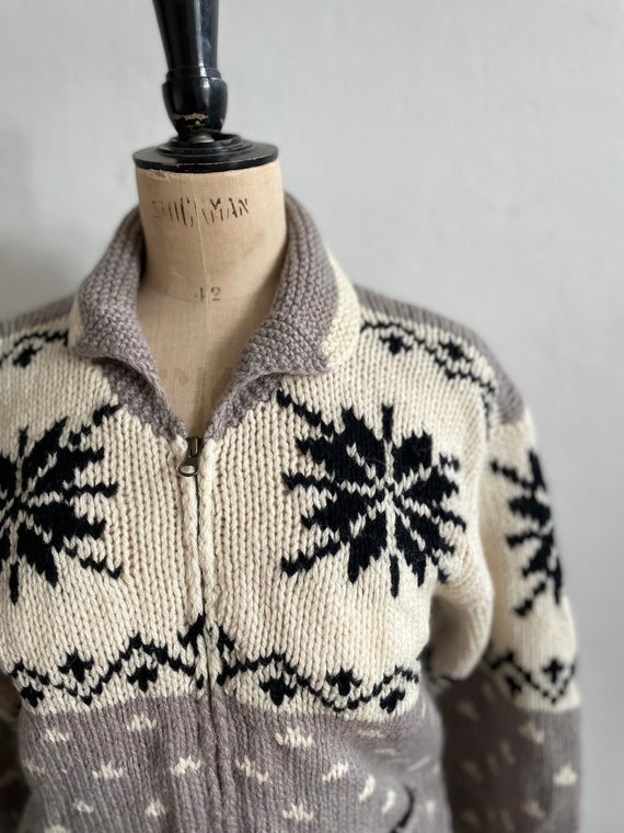 Vintage grey hand knitted snowflake jumper zipper… - image 9