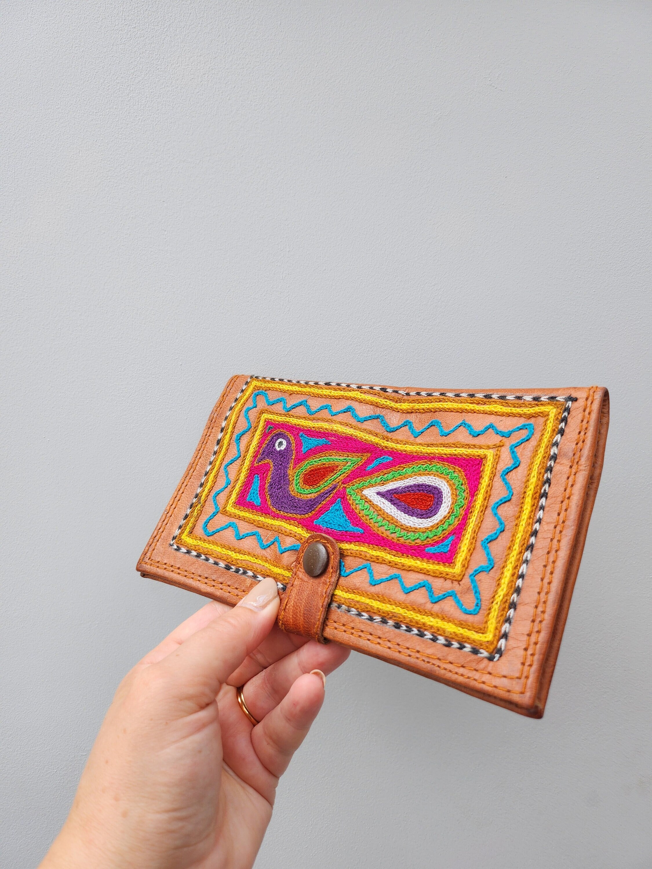 Vintage leather embroidered wallet / 70s hippie leather wallet / Boho ibiza style