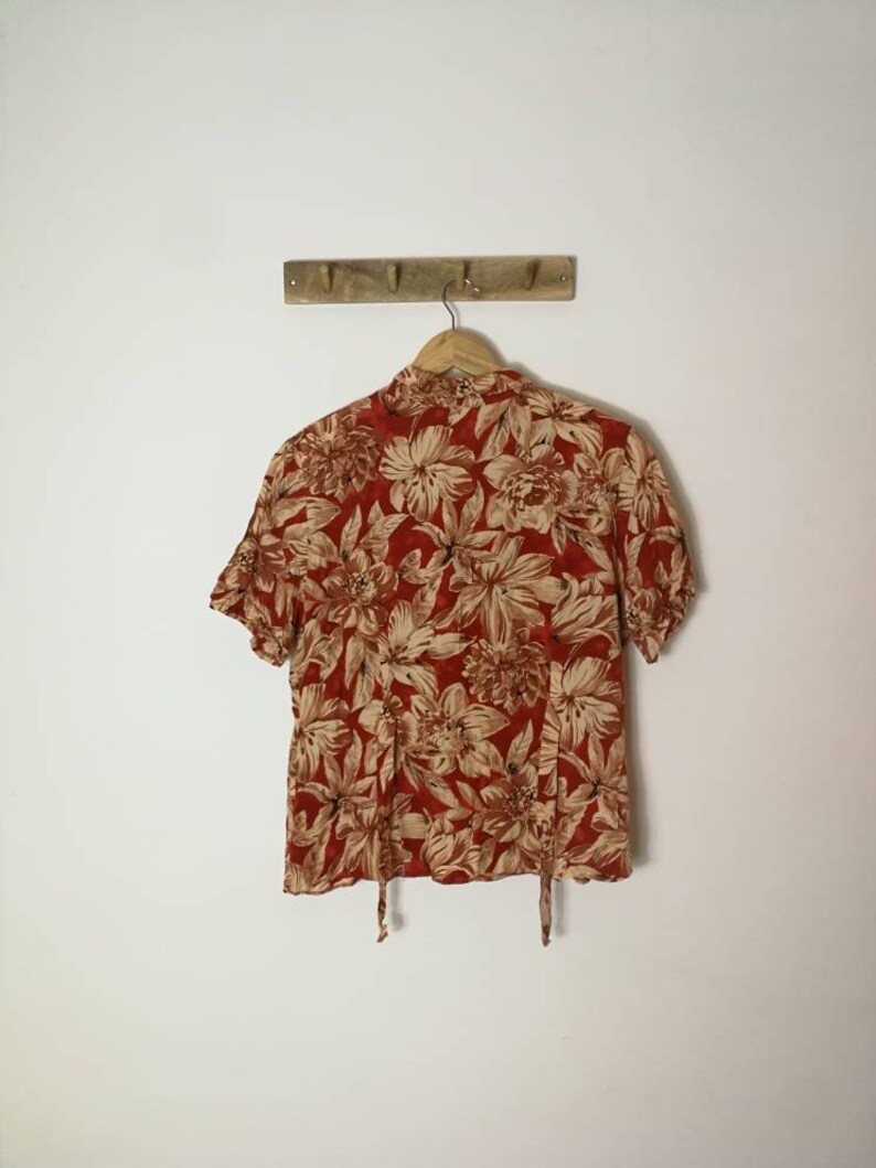 Maroon with cream flowers UK 16 90s Fitted Floral Blouse