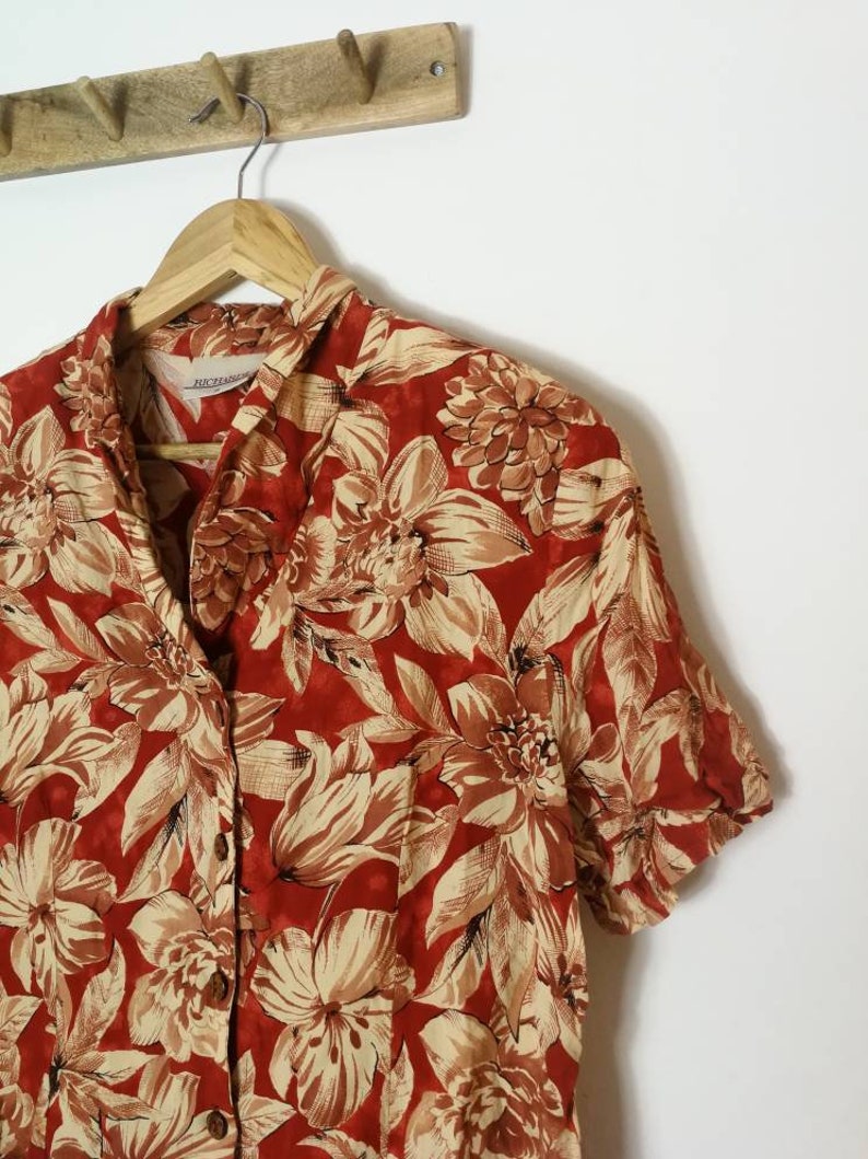 Maroon with cream flowers UK 16 90s Fitted Floral Blouse